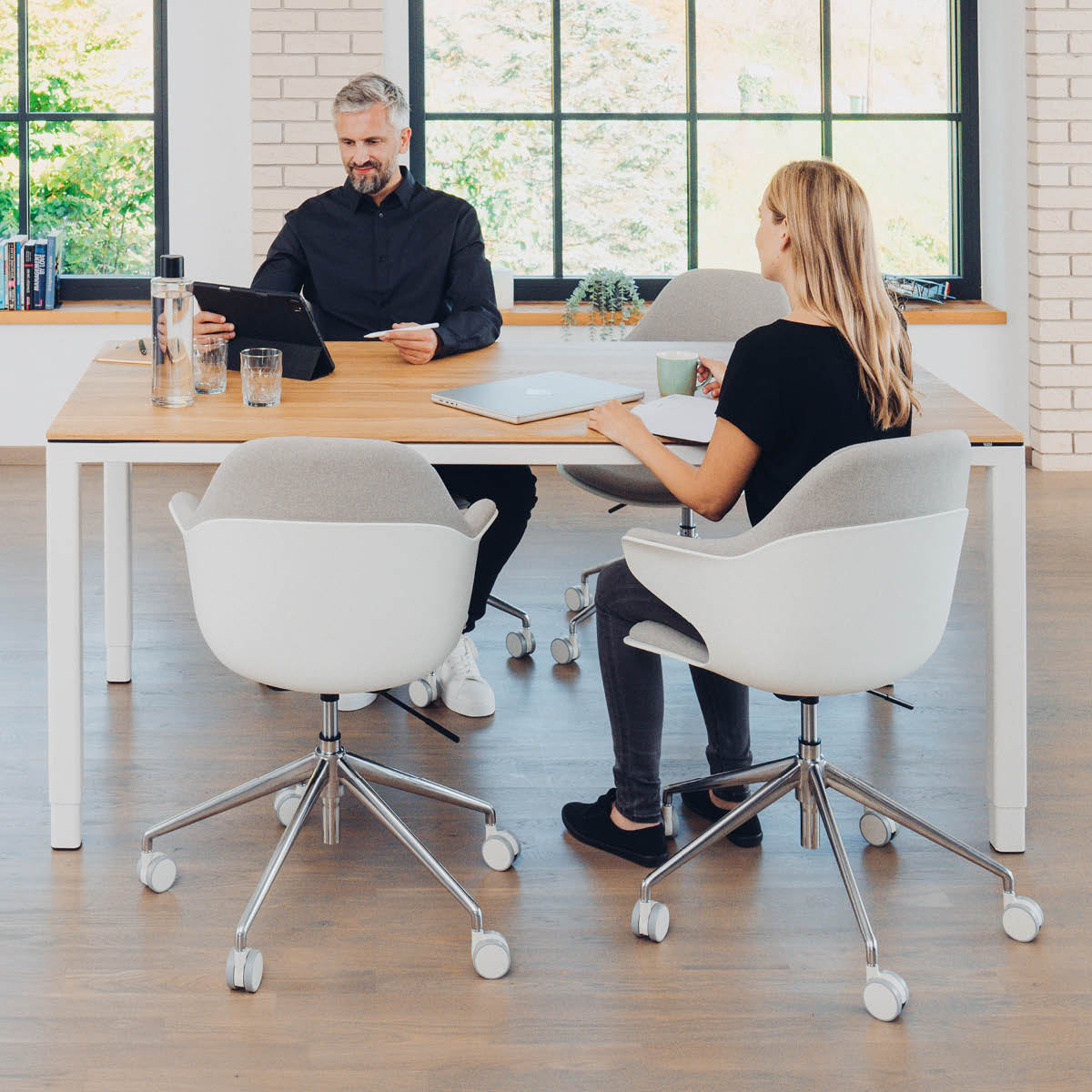 yaasa-chair-luis-move-drehstuhl-mit-gepolsterter-360-sitzschale-und-universalrol image 2