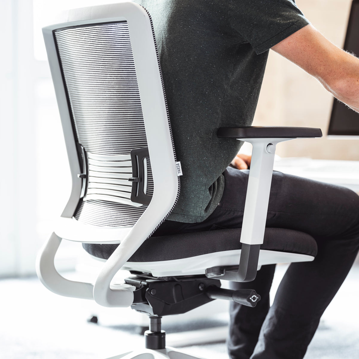 yaasa-chair-classic-ergonomischer-b-rostuhl-mit-lordosenst-tze-3d-armlehnen-und- image 5