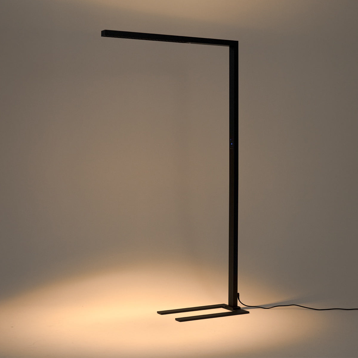 yaasa-lamp-pro-led-stehlampe-mit-tageslichtsensor-anwesenheitserkennung-und-touc image 4