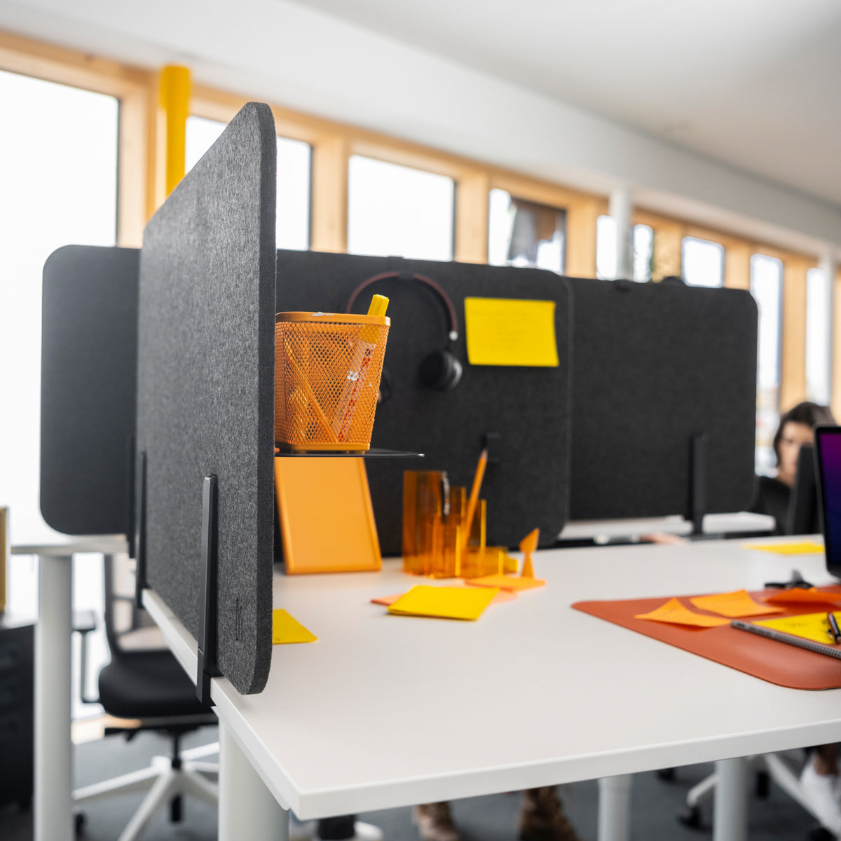 yaasa-privacy-wall-small-tischtrennwand-als-sicht-und-pinnwand-ohne-bohren-monti image 6